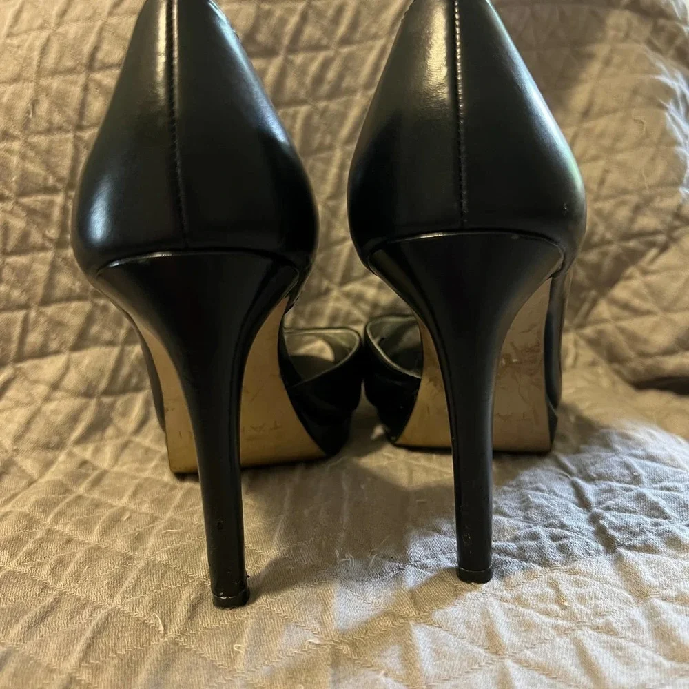 5/ $25 Tahari Black Senior Leather Open Toe Pumps 7M